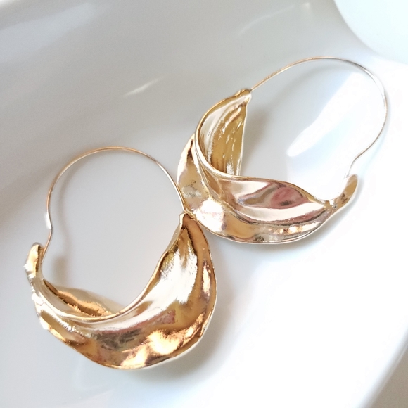 New! Anthro Golden Leaf Earrings - Picture 3 of 5